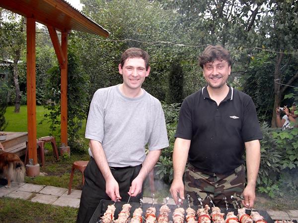 Саша и Slava - Приготовление шашлыка - почётная мужская обязанность :)