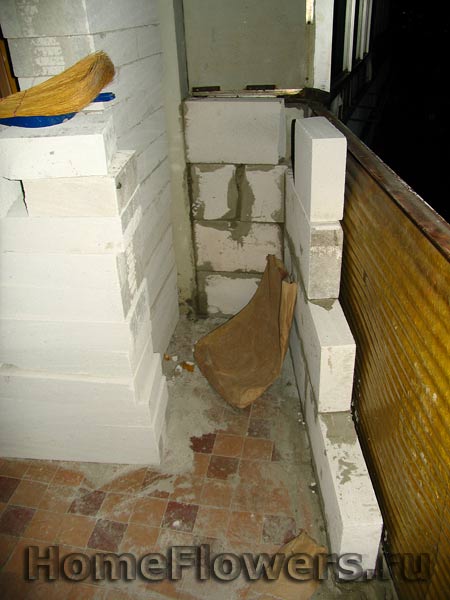 Укладка передней стенки парапета
